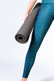 pure by luce Alou Akchour leggings: blue printed leggings inspired by Morocco in collaboration with Hasna Lahmini