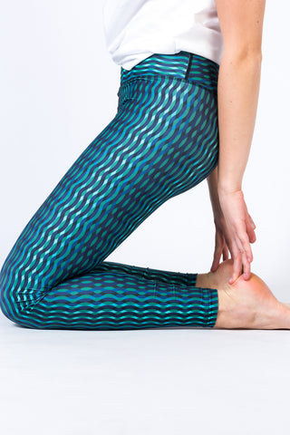 pure by luce Alou Akchour leggings: blue printed leggings inspired by Morocco in collaboration with Hasna Lahmini