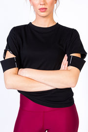 pure by luce sustainable Yattou Black sports T-shirt with cut-out sleeves and dark red unicolour Noor Ruby leggings with booty contouring